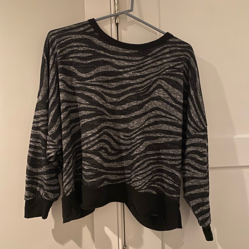 SOUTH MOON UNDER SWEATSHIRT